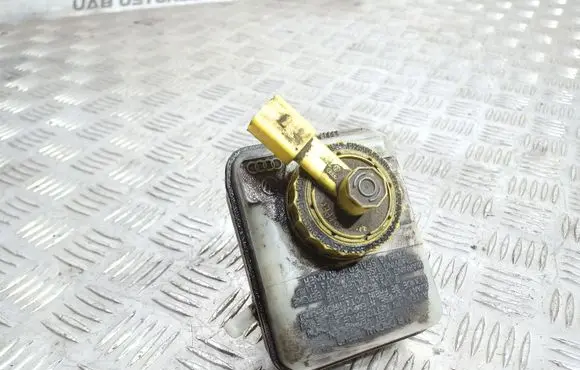 Brake fluid reservoir