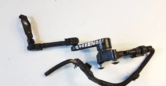 Headlight/headlamp level sensor