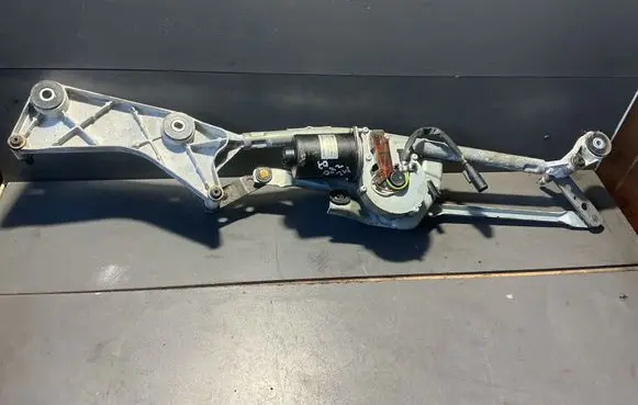 Mercedes-Benz ML W164 Front wiper linkage and motor A1648201842