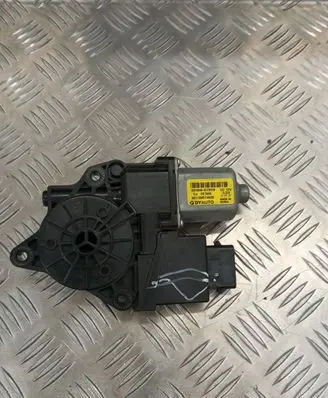 Hyundai Tucson TL Front door window regulator motor 82460D7010 617016802