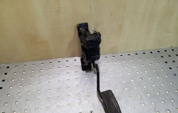 Mitsubishi Pajero Accelerator throttle pedal