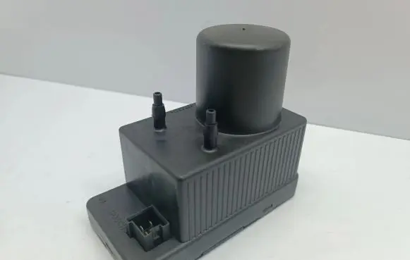Mercedes-Benz E W211 Central locking vacuum pump 2038000048 0132006365 A2038000048