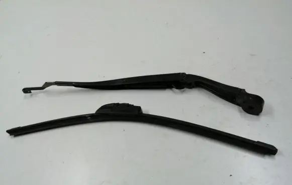 Opel Mokka Front wiper blade arm 3B8822