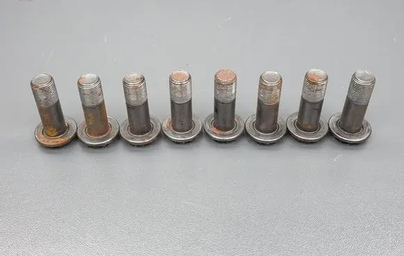Flywheel bolts