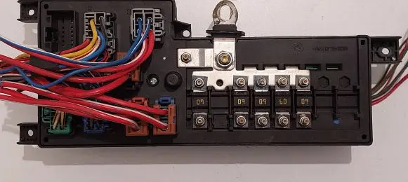 Volvo V70 Fuse module 8637841 518717004 011218074238