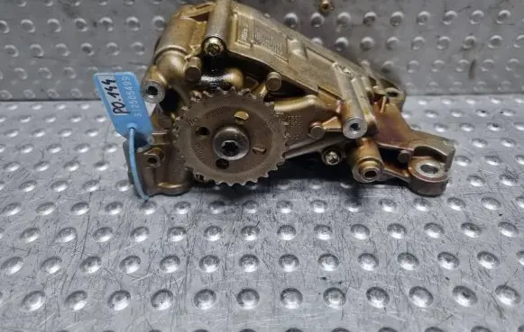 BMW 5 E60 E61 Oil pump 7573748