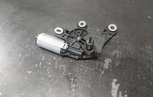 Audi A4 S4 B5 8D Rear window wiper motor 8L0955711B