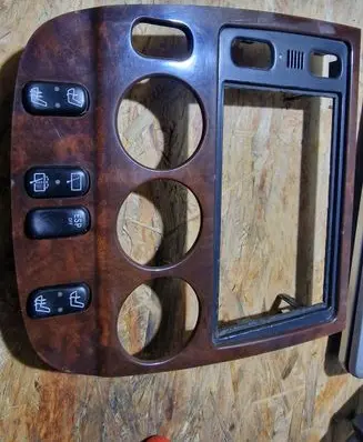 Mercedes-Benz ML W163 Radio/GPS head unit trim A1636808136