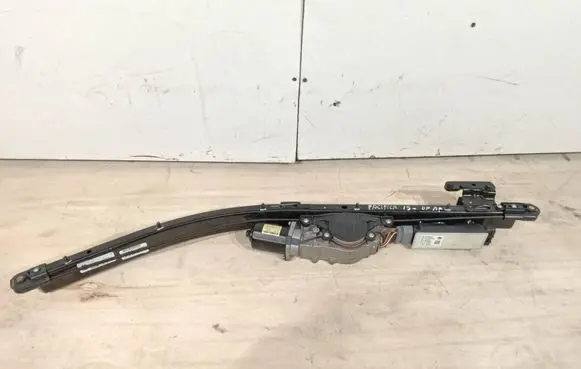 Chrysler Pacifica Sliding door motor 28546477 68225094AE 5926743AH