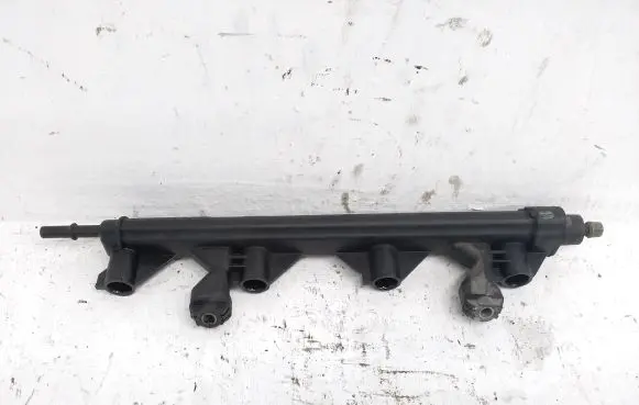 Peugeot 308 SW Fuel main line pipe V7575645 V757564580