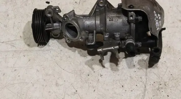 Mercedes-Benz A W176 Water pump A2702000007