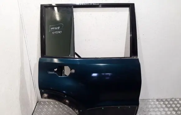 Mitsubishi Pajero Rear door