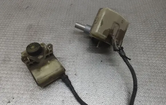 Citroen C4 I Picasso Master brake cylinder 9654002180