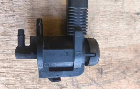 Audi Q7 4L Turbo solenoid valve 1K0906283A