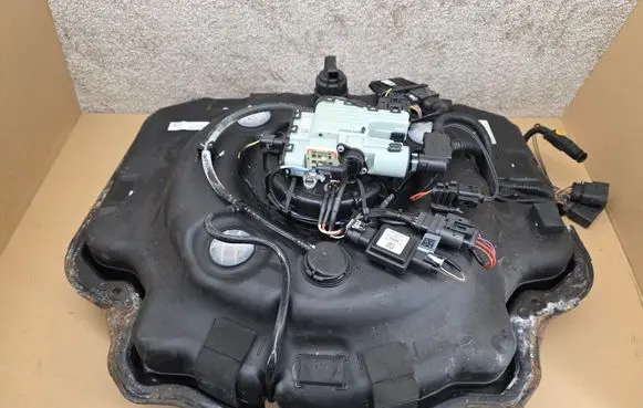 Porsche Cayenne (92A) AdBlue liquid reservoir 7P0131878 0928404016