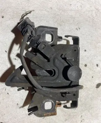 Engine bonnet/hood lock/catch