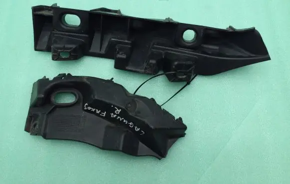 Renault Laguna III Headlight/headlamp mounting bracket 622229361
