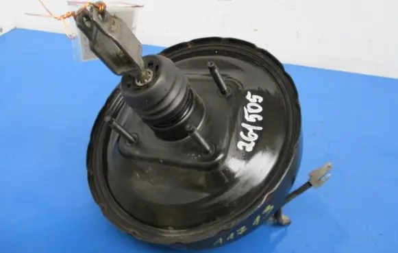 Mazda 323 Brake booster