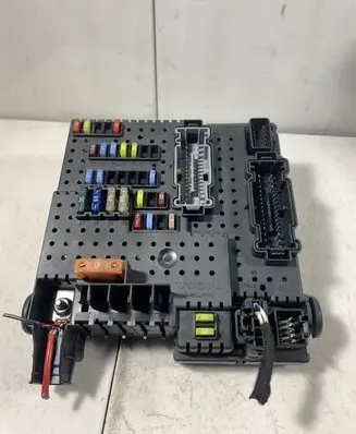 Volvo XC90 Fuse module 30728512