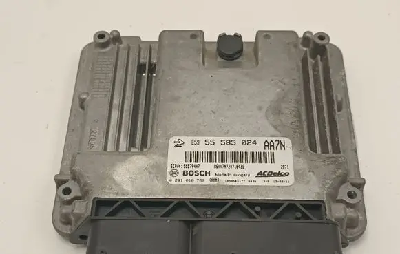 Opel Zafira C Engine control unit/module 55585024