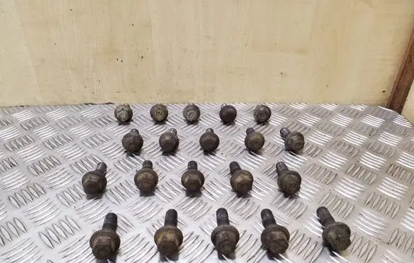 Nuts/bolts