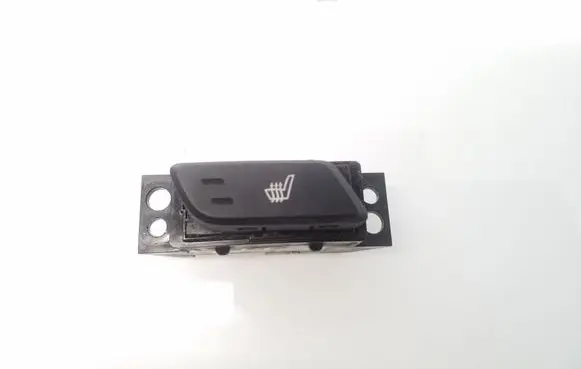 Hyundai i40 Seat heating switch 39R2011200