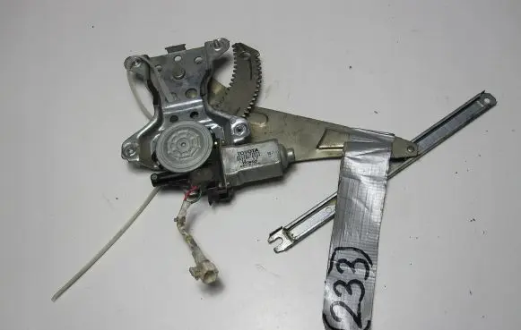 Toyota RAV 4 (XA10) Rear door window regulator with motor 0621006884