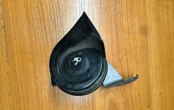 BMW 6 F12 F13 Horn signal 703881157 7284482