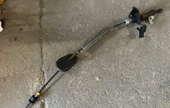 Renault Arkana Gear shift cable linkage