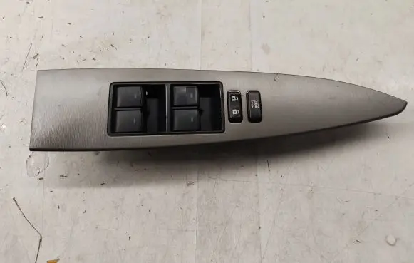 Toyota Avensis T270 Electric window control switch 7423205200 8404005020