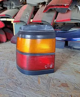 Volkswagen PASSAT B3 Rear/tail lights 333945111