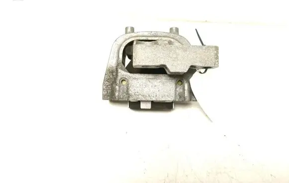 Volkswagen PASSAT B8 Engine mount bracket 3Q0199262J