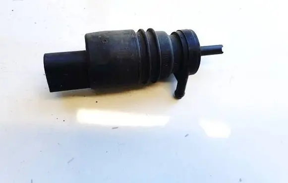 Mercedes-Benz CLK A209 C209 Windscreen/windshield washer pump 
