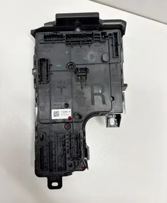 Tesla Model Y Central body control module 165765000C 149784800