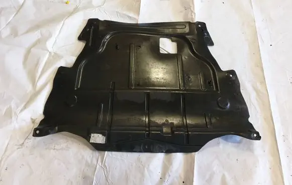 Volvo XC70 Engine splash shield/under tray 