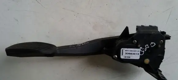 Volvo V70 Accelerator throttle pedal 30683515