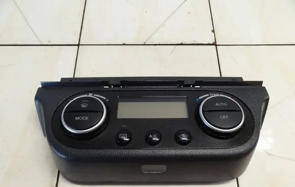 Suzuki Swift I Climate control unit 39510-63J10