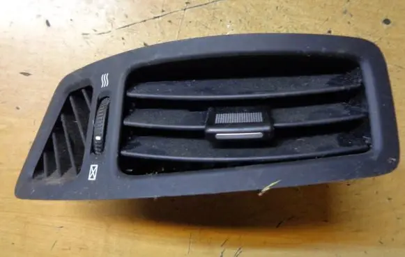 KIA Ceed Dash center air vent grill 974801H000