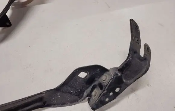 Mercedes-Benz C W203 Headlight/headlamp mounting bracket