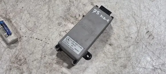 Mercedes-Benz R W251 Aerial antenna amplifier A2518201389 11510492