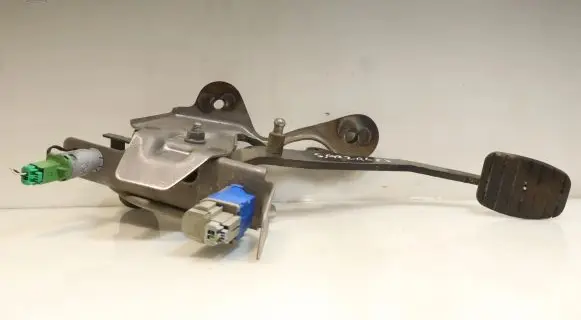 Renault Clio IV Clutch pedal 