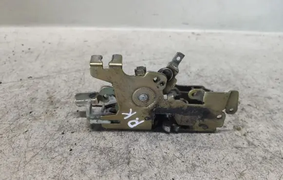 Mercedes-Benz Vito Viano W638 Front door lock