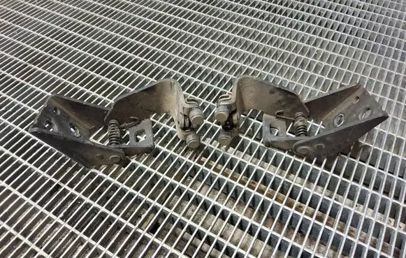 Honda Odyssey Sliding door middle roller runner 