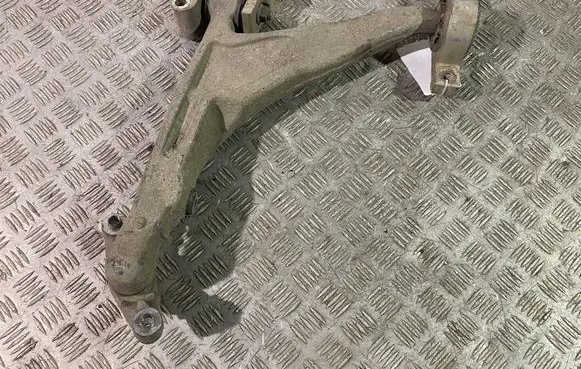Volvo XC90 Front lower control arm/wishbone