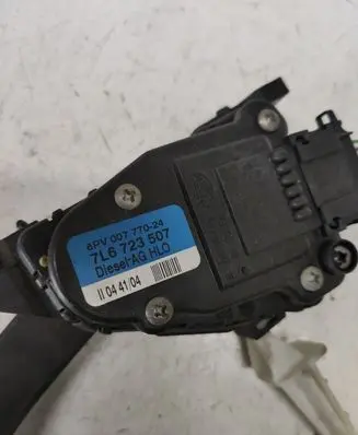 Volkswagen Touareg I Accelerator throttle pedal 7L6723507