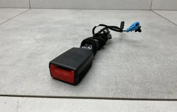 Volkswagen Jetta VI Front seatbelt buckle 5C6857756E