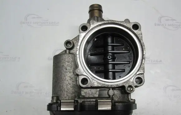 BMW 1 F20 F21 Throttle valve 7588625