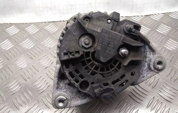 Opel Corsa D Generator/alternator 55556068 0124425021