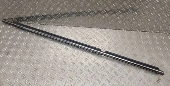 Toyota Avensis T270 Rear door glass trim molding