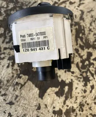 Skoda Octavia Mk2 (1Z) Light switch 1Z0941431C
